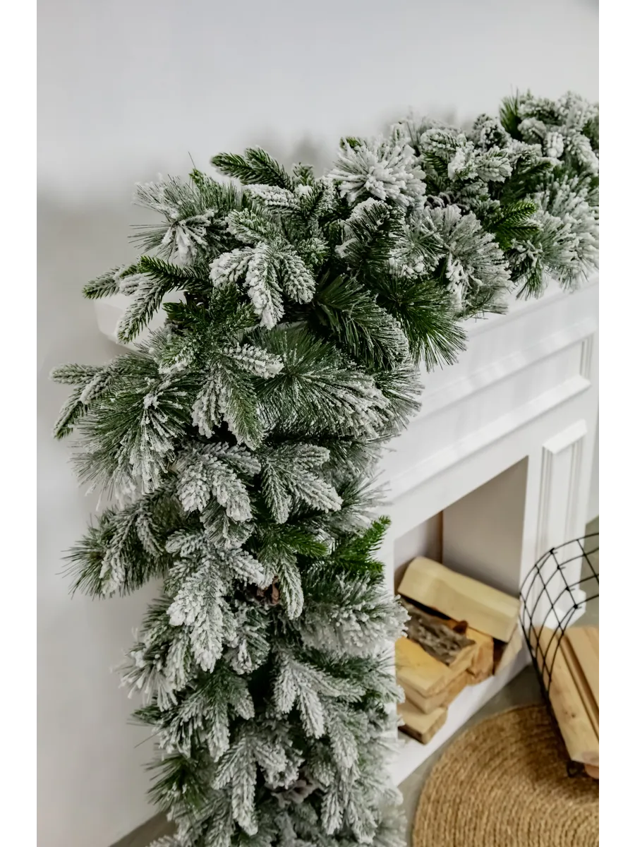 Guirlande décorée de pommes de pin