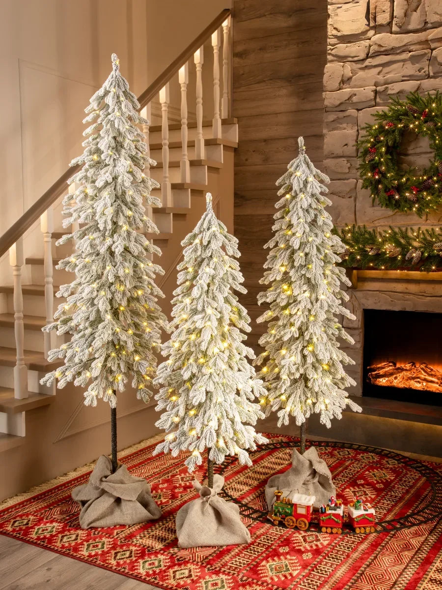 Sapins sur troncs en bois enneigés avec LED (lot de 3)