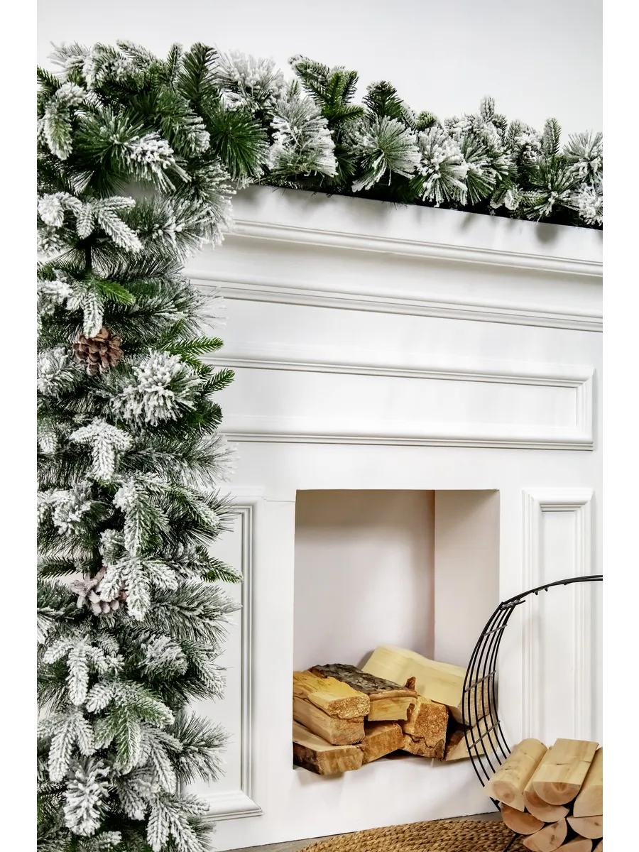 Guirlande décorée de pommes de pin